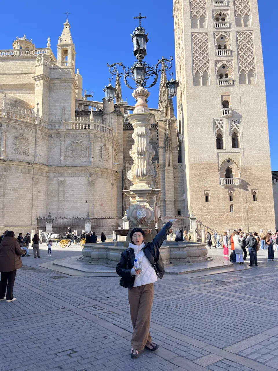 6 Plaza de la Virgen de los Reyes