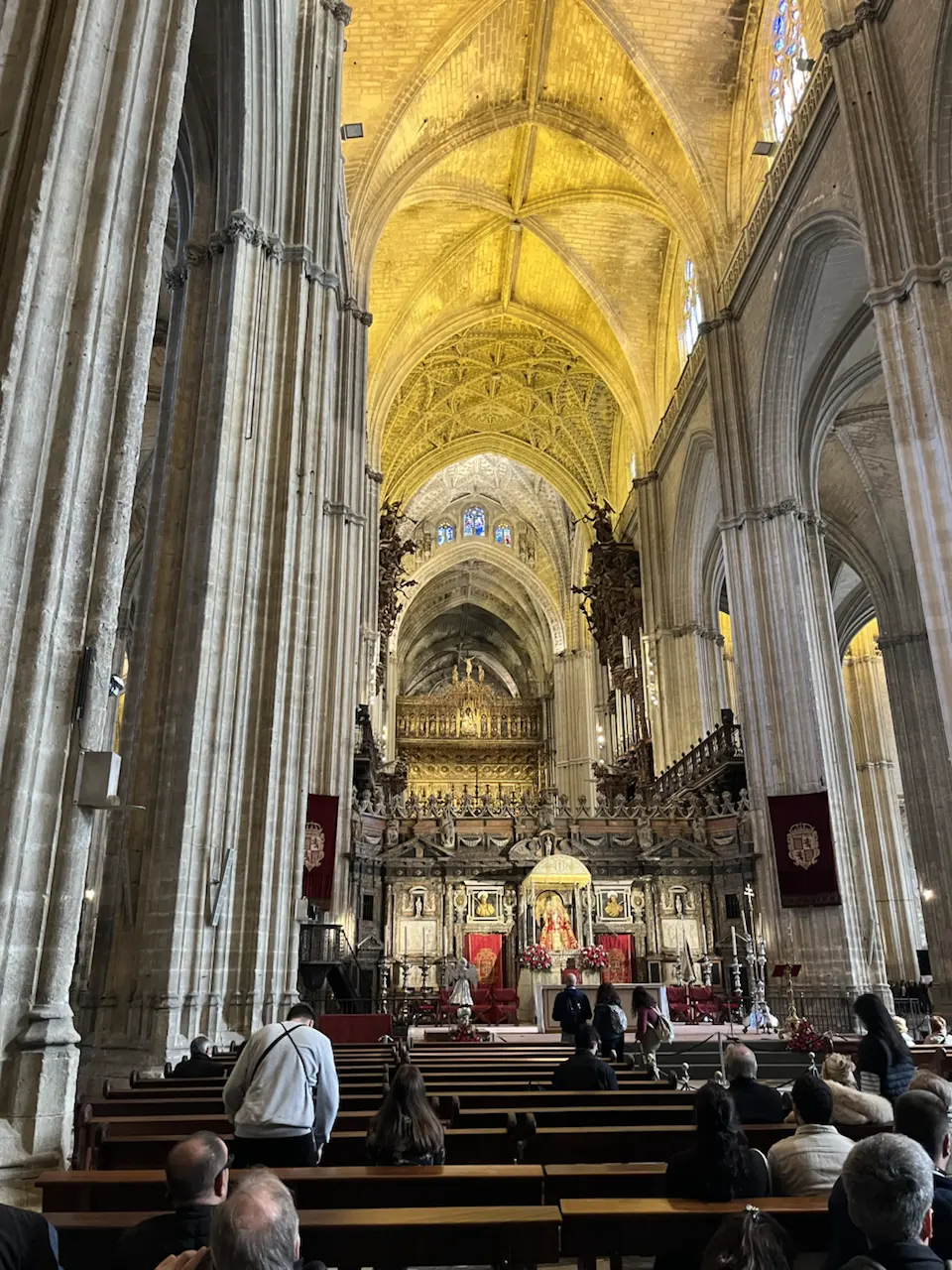 6 Plaza de la Virgen de los Reyes