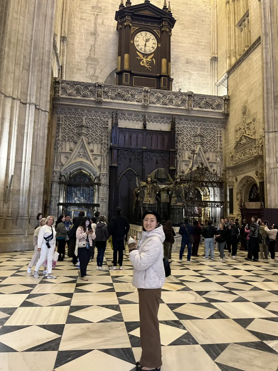 6 Plaza de la Virgen de los Reyes