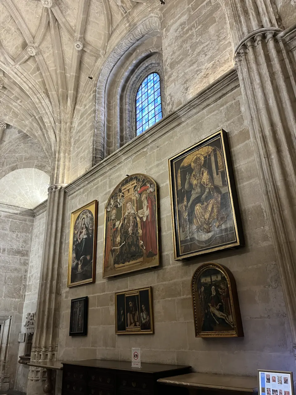 6 Plaza de la Virgen de los Reyes