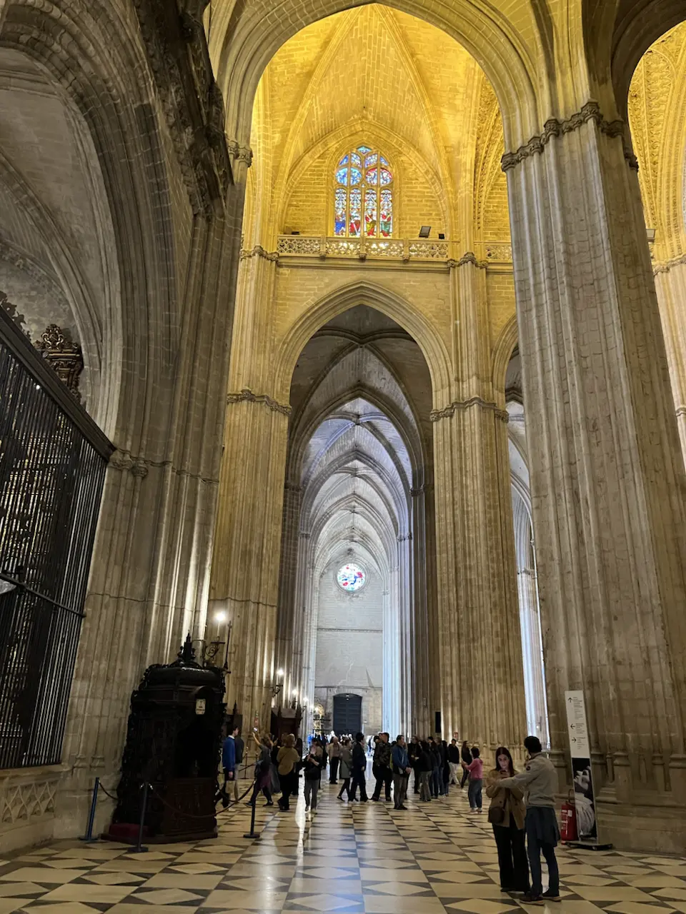 6 Plaza de la Virgen de los Reyes