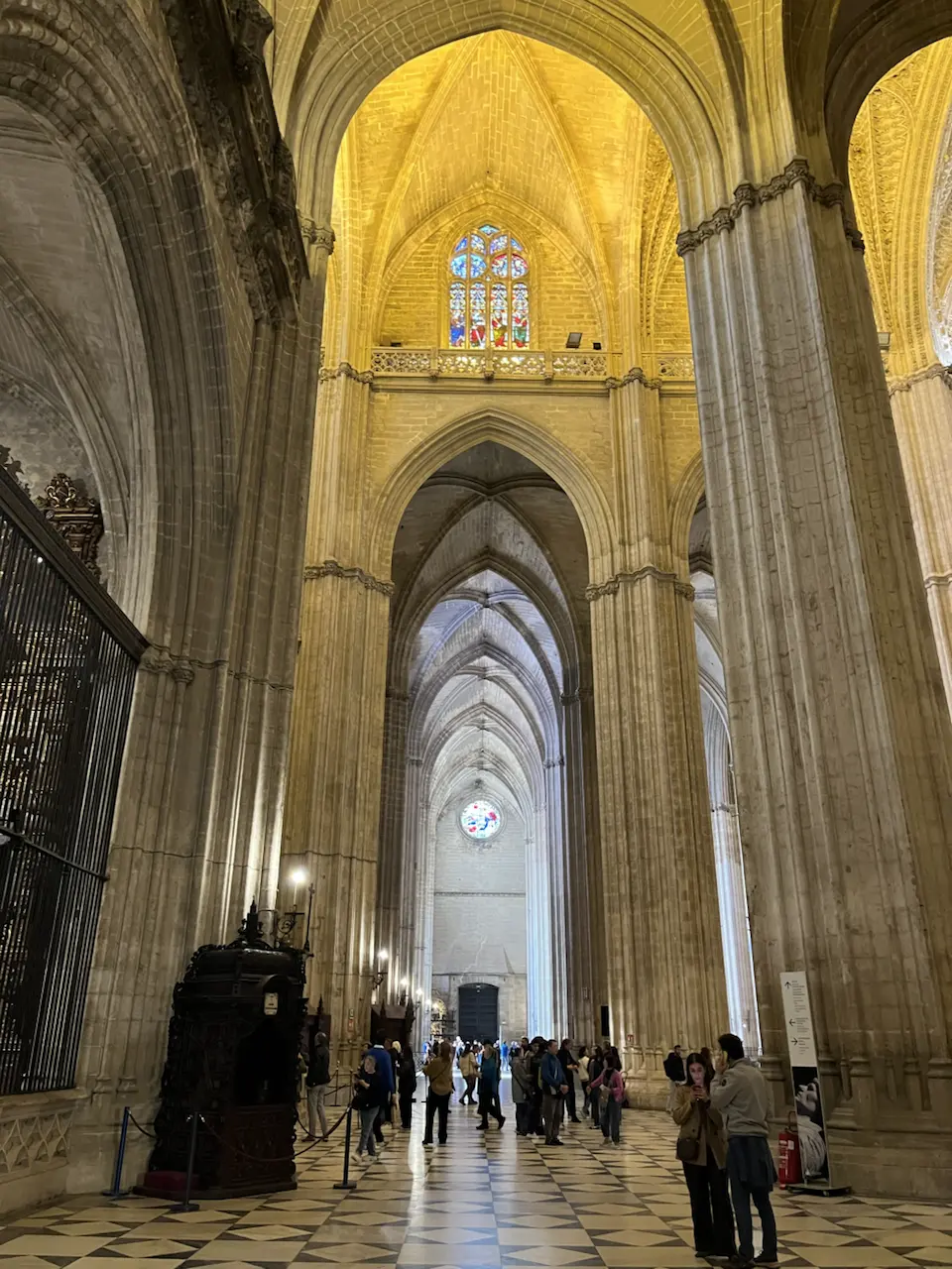 6 Plaza de la Virgen de los Reyes