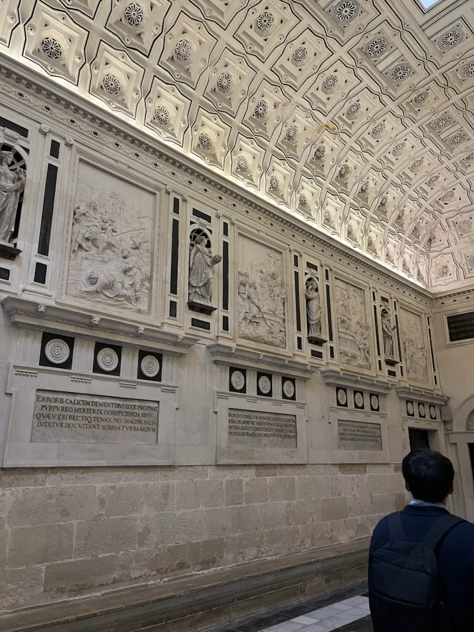 6 Plaza de la Virgen de los Reyes