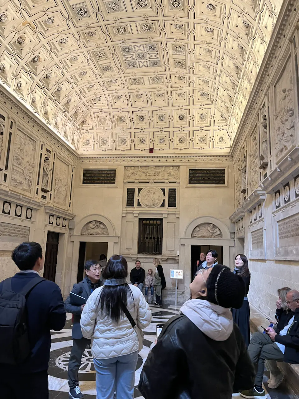 6 Plaza de la Virgen de los Reyes