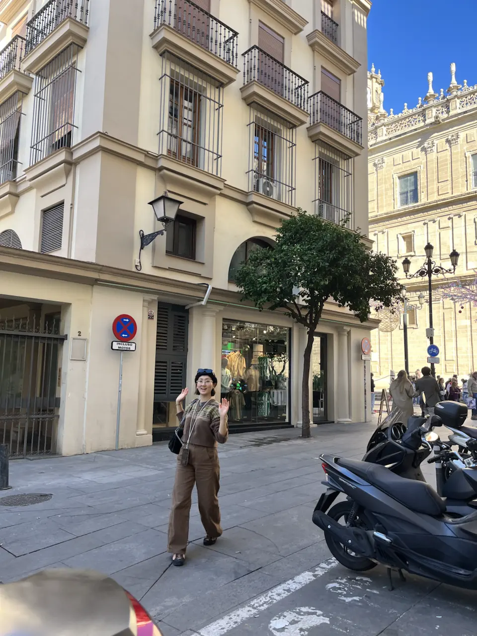 6 Plaza de la Virgen de los Reyes