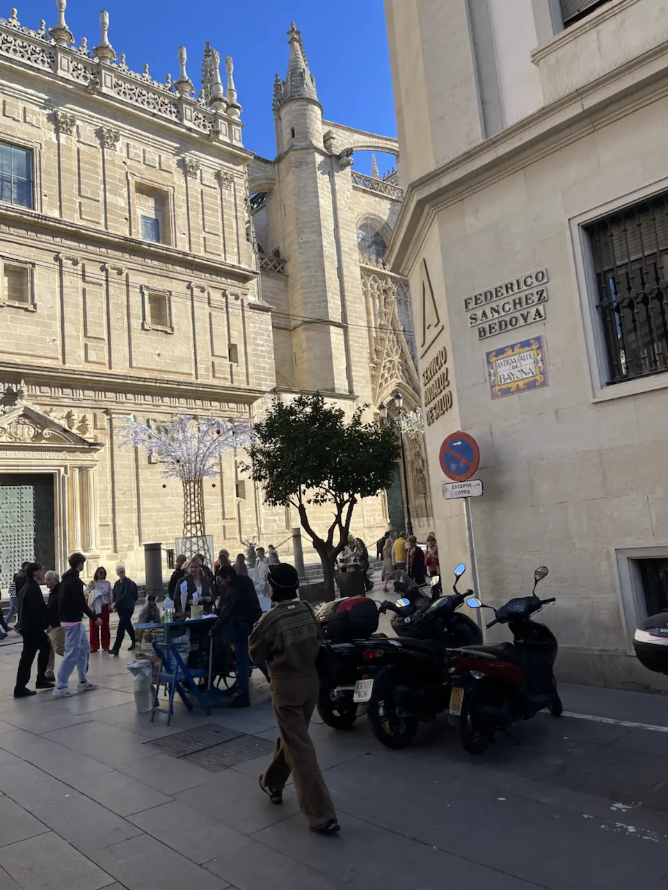 6 Plaza de la Virgen de los Reyes